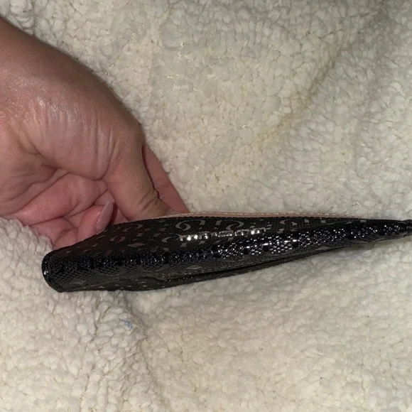 GUESS- Black and Tan Women's Card Holder - Picture 17 of 17